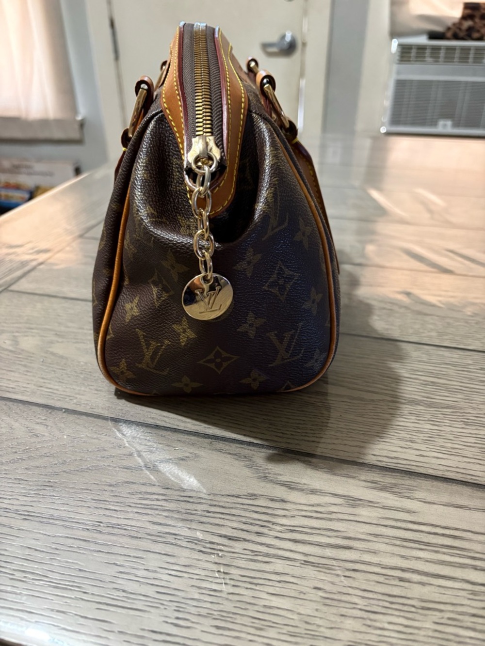 Handbag - Picture 3 of 5